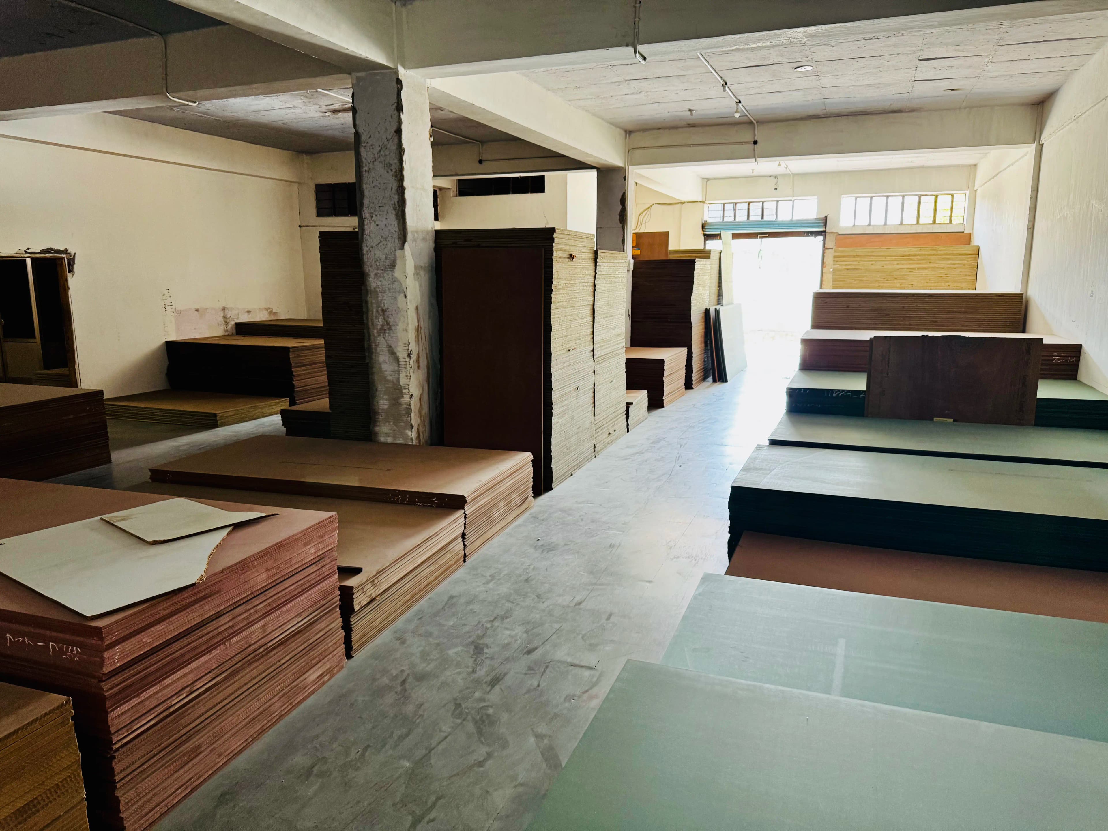 Block board supplier for furniture manufacturers